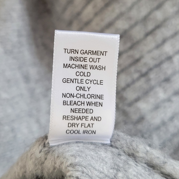 Hazel Moon Gray Cropped Button Front Cardigan Sweater Size Medium - Picture 4 of 6